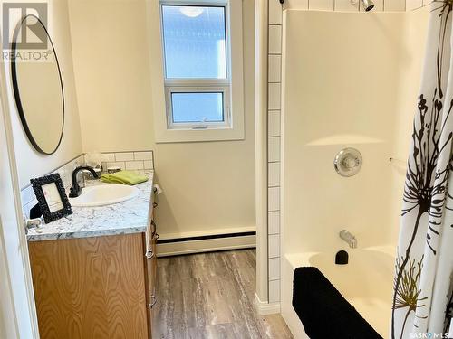 100 Betts Avenue, Yorkton, SK - Indoor Photo Showing Bathroom