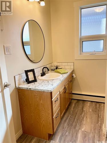 100 Betts Avenue, Yorkton, SK - Indoor Photo Showing Bathroom