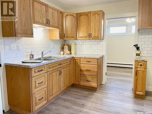 100 Betts Avenue, Yorkton, SK - Indoor Photo Showing Kitchen With Double Sink