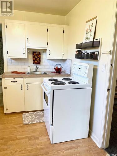 100 Betts Avenue, Yorkton, SK - Indoor Photo Showing Kitchen