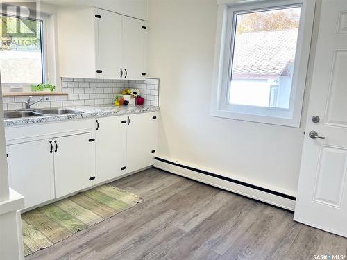 100 Betts Avenue, Yorkton, SK - Indoor Photo Showing Kitchen With Double Sink