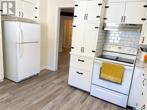 100 Betts Avenue, Yorkton, SK - Indoor Photo Showing Kitchen