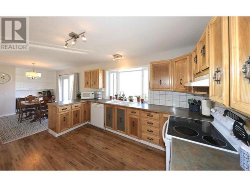 2335 Scenic Road, Kelowna, BC - Indoor Photo Showing Kitchen