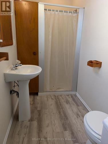 Primary bedroom ensuite bath - Main - 92 Price Street, London, ON - Indoor Photo Showing Bathroom