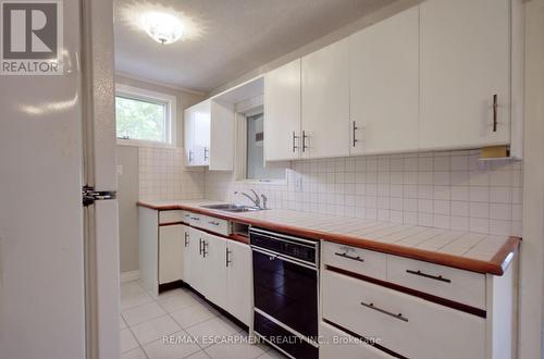 108 Lakeside Drive, Grimsby, ON - Indoor Photo Showing Kitchen