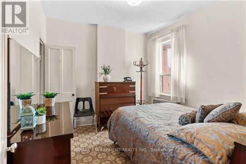 179 Park Street N, Hamilton, ON - Indoor Photo Showing Bedroom