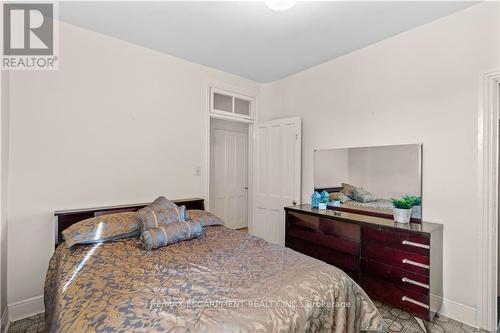 179 Park Street N, Hamilton, ON - Indoor Photo Showing Bedroom