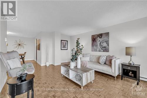 1906 - 158B Mcarthur Avenue, Ottawa, ON - Indoor Photo Showing Living Room