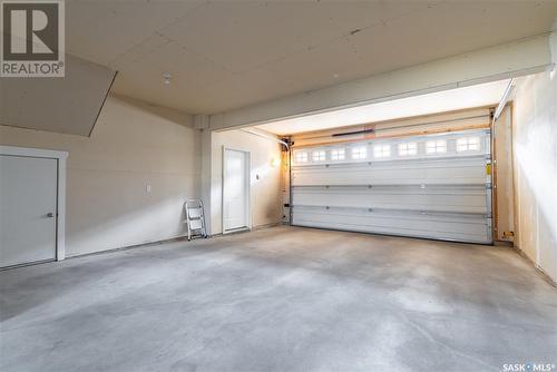 20 425 Langer Place, Warman, SK - Indoor Photo Showing Garage