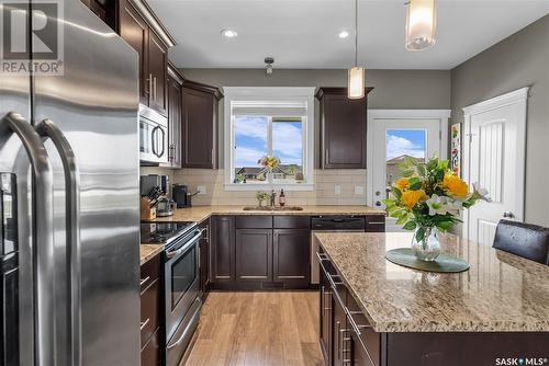 20 425 Langer Place, Warman, SK - Indoor Photo Showing Kitchen With Stainless Steel Kitchen With Upgraded Kitchen