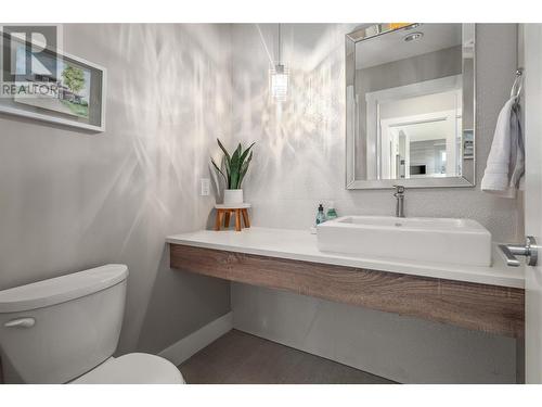 49 Forest Edge Drive, Kelowna, BC - Indoor Photo Showing Bathroom