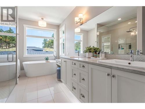 49 Forest Edge Drive, Kelowna, BC - Indoor Photo Showing Bathroom