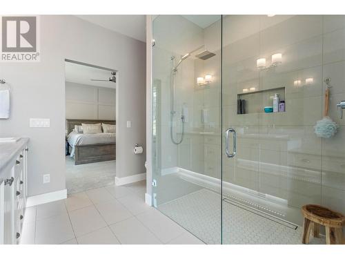 49 Forest Edge Drive, Kelowna, BC - Indoor Photo Showing Bathroom