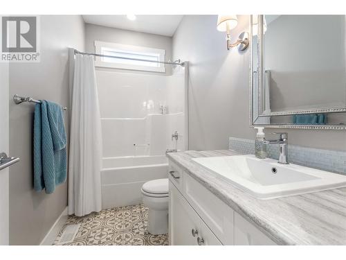 49 Forest Edge Drive, Kelowna, BC - Indoor Photo Showing Bathroom