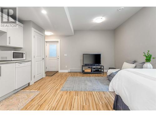 49 Forest Edge Drive, Kelowna, BC - Indoor Photo Showing Bedroom