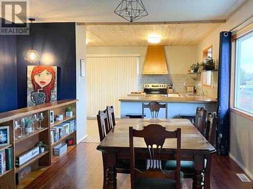 10693 Cottonwood Crescent, Dawson Creek, BC - Indoor Photo Showing Dining Room