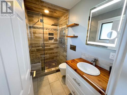 10693 Cottonwood Crescent, Dawson Creek, BC - Indoor Photo Showing Bathroom