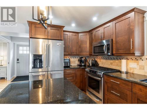 1541 Blind Bay Road Unit# 1, Sorrento, BC - Indoor Photo Showing Kitchen