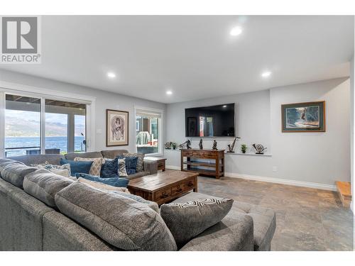 1541 Blind Bay Road Unit# 1, Sorrento, BC - Indoor Photo Showing Living Room