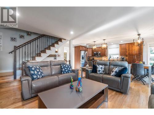 1541 Blind Bay Road Unit# 1, Sorrento, BC - Indoor Photo Showing Living Room