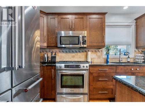 1541 Blind Bay Road Unit# 1, Sorrento, BC - Indoor Photo Showing Kitchen