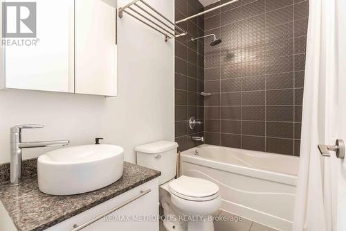 405 - 500 Sherbourne Street, Toronto, ON - Indoor Photo Showing Bathroom