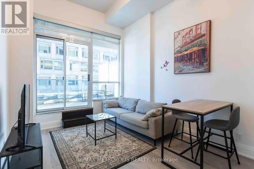 405 - 500 Sherbourne Street, Toronto, ON - Indoor Photo Showing Living Room