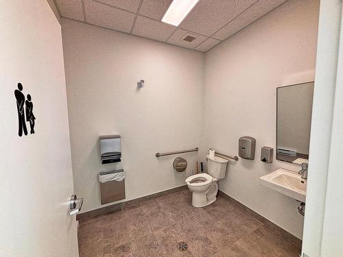 Salle de bains - 300-3351 Av. De La Gare, Mascouche, QC - Indoor Photo Showing Bathroom