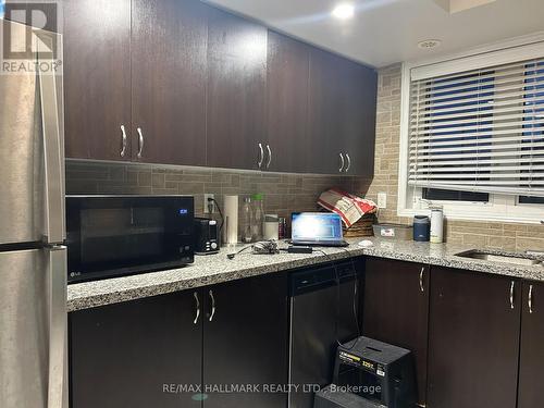 8 - 2552 Bromus Path, Oshawa, ON - Indoor Photo Showing Kitchen