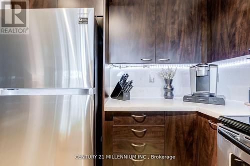 111 - 1040 The Queensway, Toronto, ON - Indoor Photo Showing Kitchen