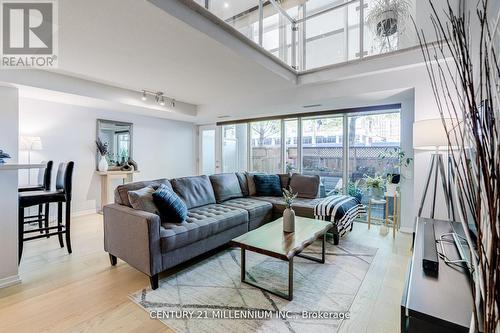 111 - 1040 The Queensway, Toronto, ON - Indoor Photo Showing Living Room