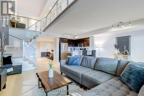 111 - 1040 The Queensway, Toronto, ON - Indoor Photo Showing Living Room