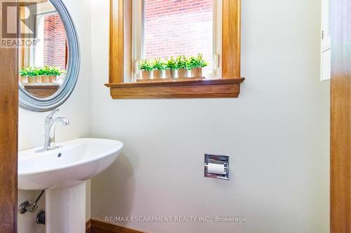 19 Jackson Avenue, Toronto, ON - Indoor Photo Showing Bathroom