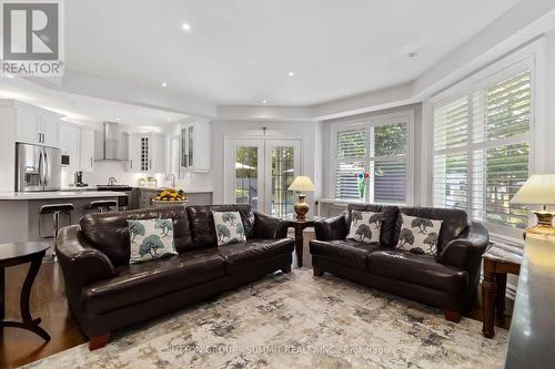 1195 Crestdale Road, Mississauga, ON - Indoor Photo Showing Living Room