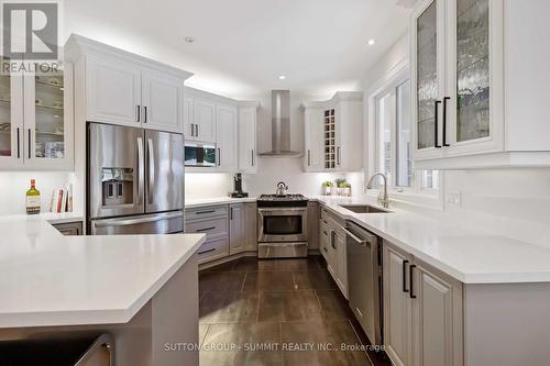 1195 Crestdale Road, Mississauga, ON - Indoor Photo Showing Kitchen With Upgraded Kitchen