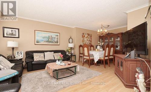 116 Elnathan Crescent, Toronto, ON - Indoor Photo Showing Living Room