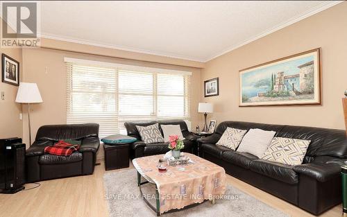 116 Elnathan Crescent, Toronto, ON - Indoor Photo Showing Living Room