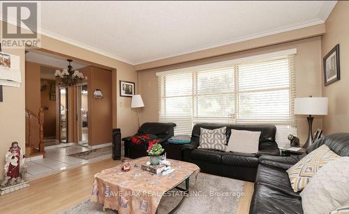 116 Elnathan Crescent, Toronto, ON - Indoor Photo Showing Living Room