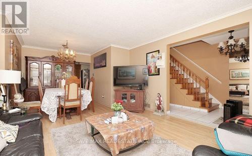 116 Elnathan Crescent, Toronto, ON - Indoor Photo Showing Living Room