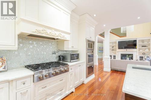 2489 Olinda Court, Mississauga, ON - Indoor Photo Showing Kitchen With Upgraded Kitchen