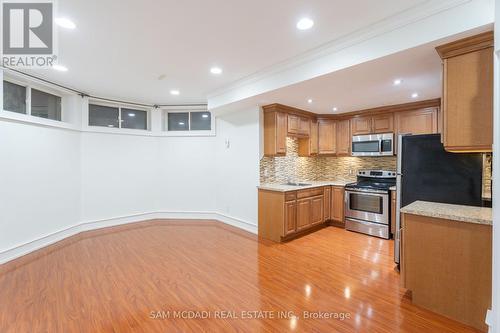 2489 Olinda Court, Mississauga, ON - Indoor Photo Showing Kitchen