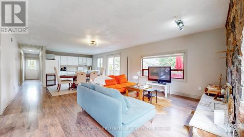 33 Shelley Drive, Kawartha Lakes, ON - Indoor Photo Showing Living Room