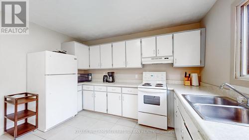 33 Shelley Drive, Kawartha Lakes, ON - Indoor Photo Showing Kitchen With Double Sink