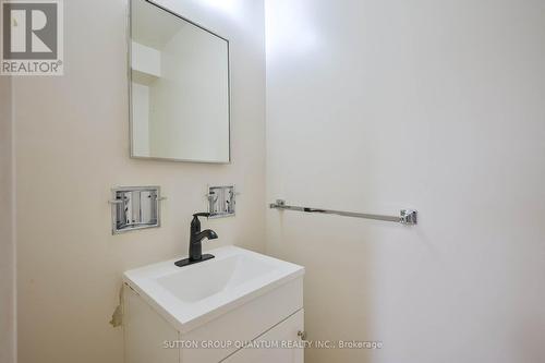 15 - 17 Gibson Drive, Kitchener, ON - Indoor Photo Showing Bathroom