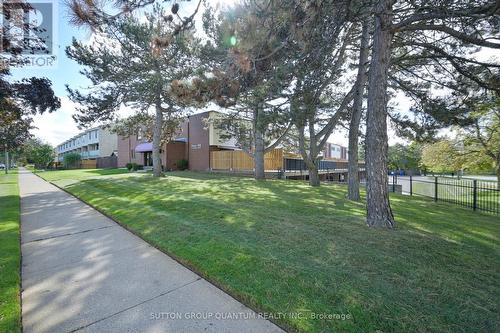 15 - 17 Gibson Drive, Kitchener, ON - Outdoor