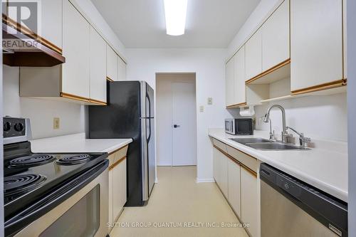 15 - 17 Gibson Drive, Kitchener, ON - Indoor Photo Showing Kitchen With Double Sink