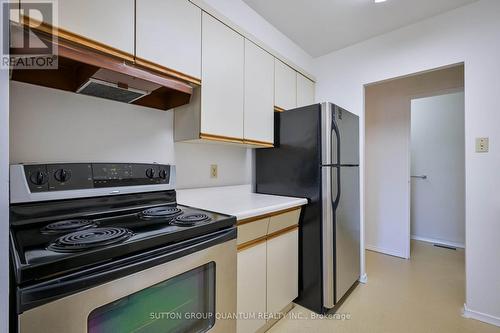 15 - 17 Gibson Drive, Kitchener, ON - Indoor Photo Showing Kitchen