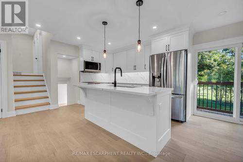 2596 Red Maple Avenue, Lincoln, ON - Indoor Photo Showing Kitchen With Upgraded Kitchen