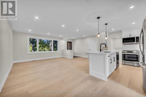 2596 Red Maple Avenue, Lincoln, ON - Indoor Photo Showing Kitchen With Upgraded Kitchen