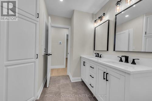 2596 Red Maple Avenue, Lincoln, ON - Indoor Photo Showing Bathroom